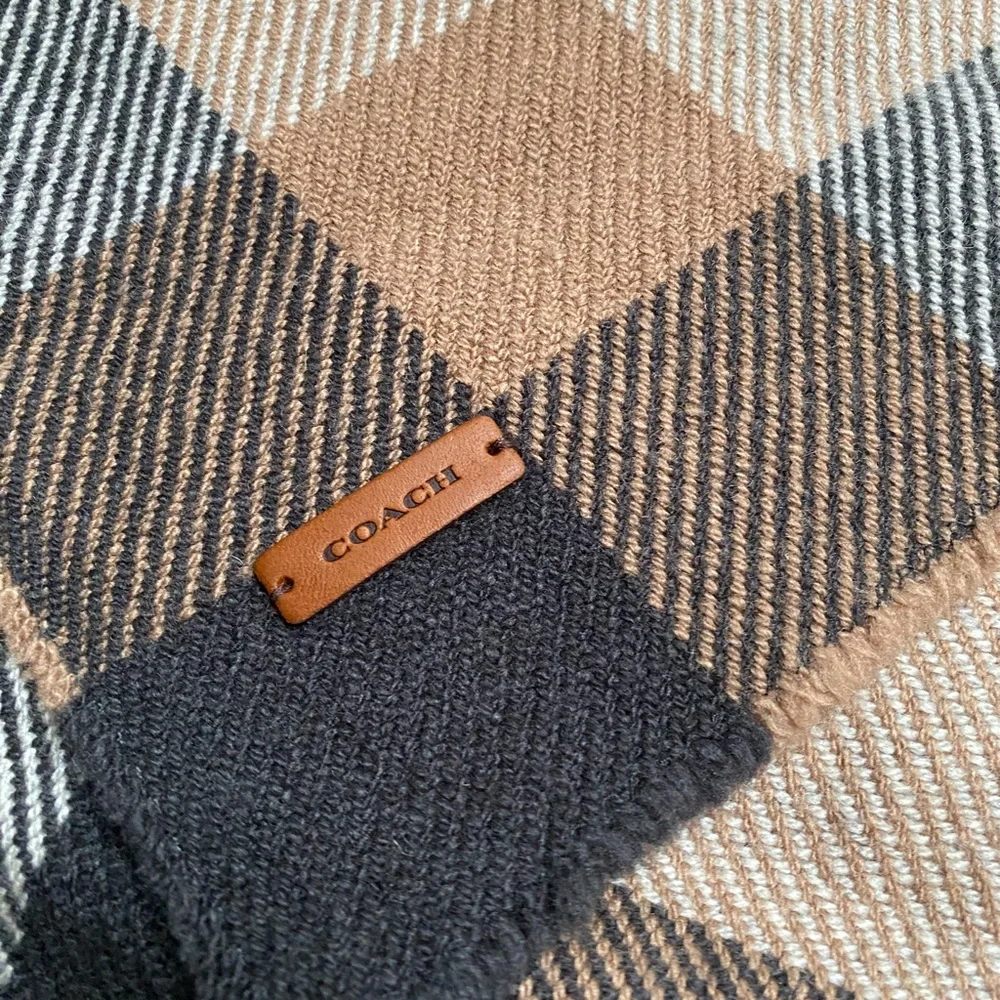 Coach Vintage winter scarf with fringes along one side   Excellent Condition - Picture 3 of 5
